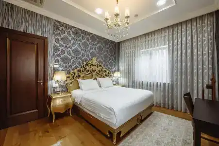 Royal Residence - 215