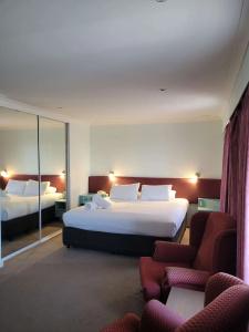 SureStay by Best Western The Clarence on Melville - 36