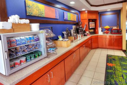 Fairfield Inn & Suites - 11