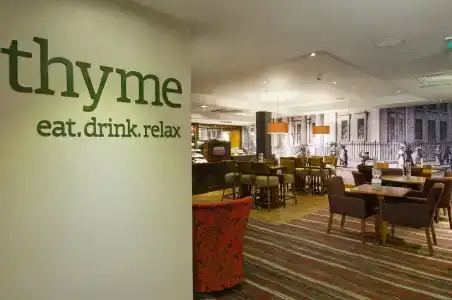 Premier Inn Waterloo - 10