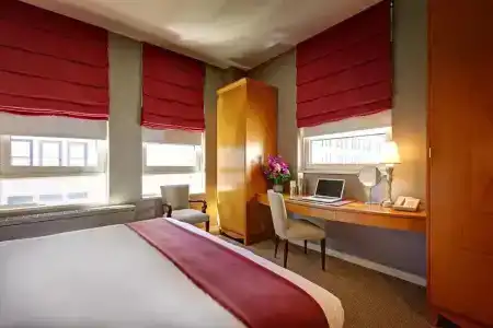 Giraffe by Library Hotel Collection - 74
