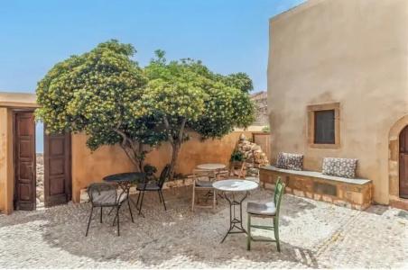 Goulas Traditional Guesthouse - 82