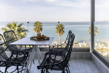Blue Carpet Luxury Suites - 150