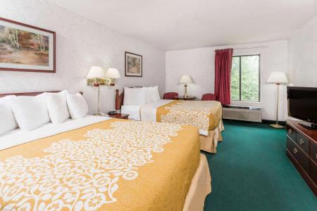 Days Inn by Wyndham Battlefield Rd/Hwy 65 - 5