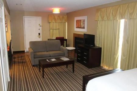 Hawthorn Suites East - 70