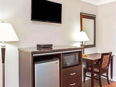 Cabana Inn & Suites - 14