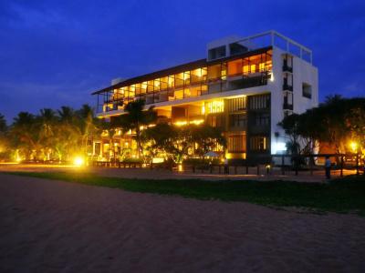 Pandanus Beach Resort & Spa - 0