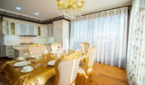 Royal Residence - 60