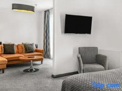 The Ainscow, Bw Premier Collection - 142