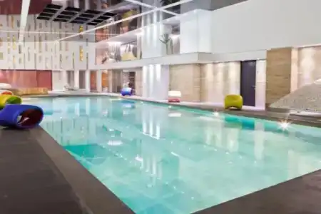Ramada and Suites - 9