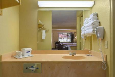 TraveSuites by Wyndham East Gate Orange - 27