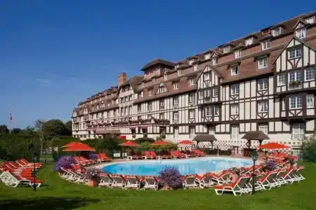 Hôtel Barrière L'Hôtel du Golf - 23