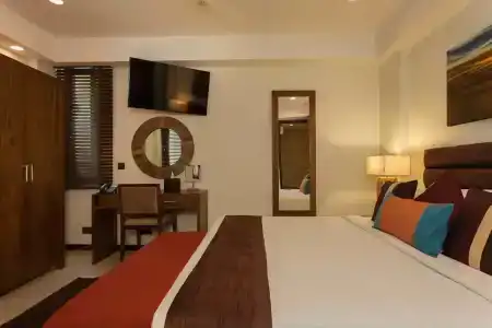The Somerset - 5