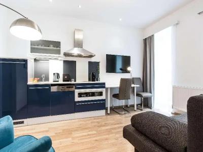Best Western Plus Celebrity Suites - 61