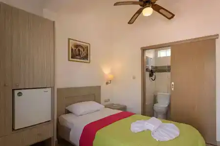 Nikos - 3