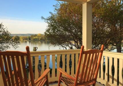 Lookout Point Lakeside Inn - 18
