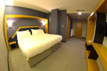 Roof 264 and Suites - 74