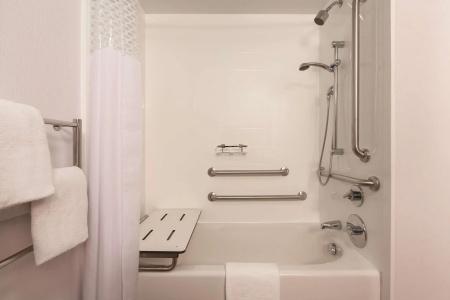 Hampton Inn-Airport - 7