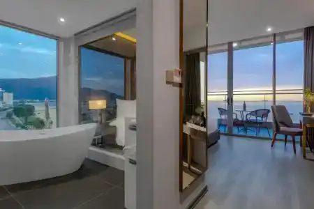 Le Sands Oceanfront Danang - 7
