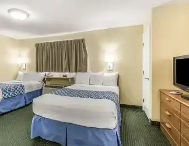 Suburban Studios Cape Coral - 6