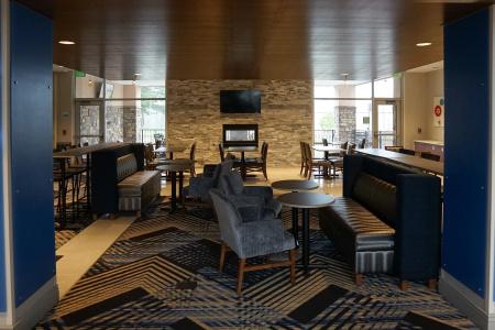 Holiday Inn Express & Suites - Aurora Medical Campus, An Ihg - 9
