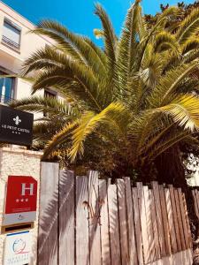 Hôtel Le Petit Castel - 22