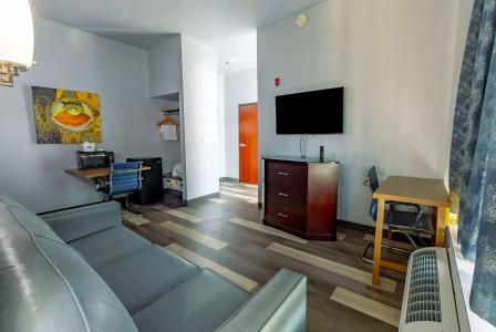 Days Inn & Suites by Wyndham - 10