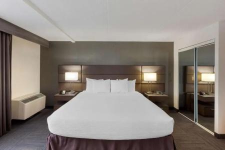 Best Western Plus Toronto Airport - 58