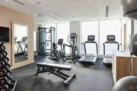 Courtyard by Marriott London City Airport - 21