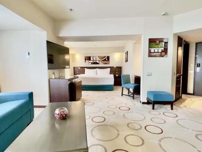 DoubleTree by Hilton Bucharest Unirii Square - 59