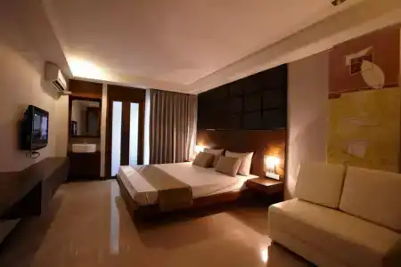 The Bangkok Cha Cha Suite - 31
