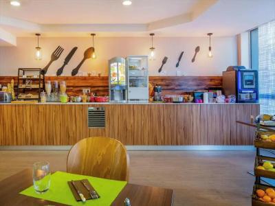 ibis Styles Tours Centre - 10