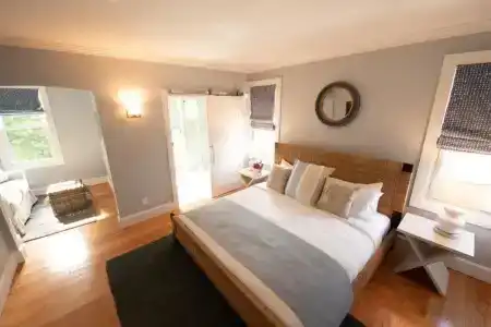 Town & Tide Inn - 2