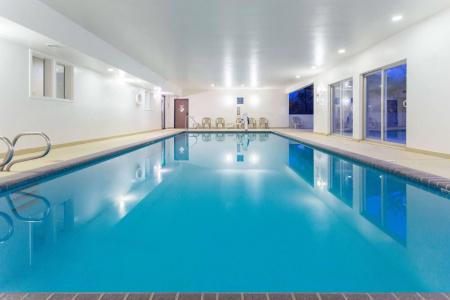 Days Inn by Wyndham Colorado Springs Airport - 9