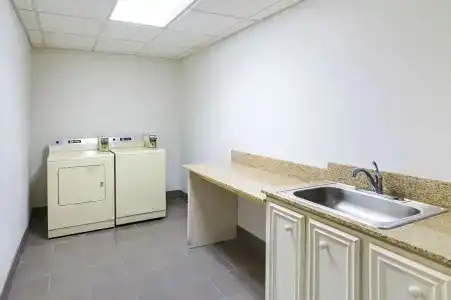 Quality Suites - 21