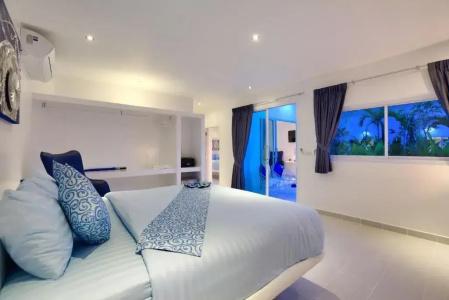 La Perle Luxury Boutique - 43