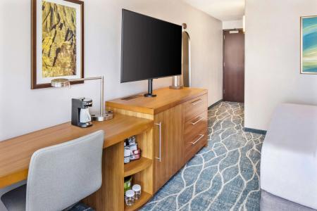 Hyatt Place Waikiki Beach - 37