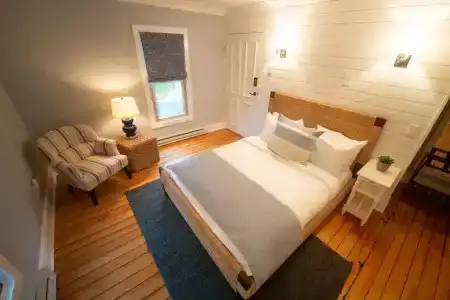 Town & Tide Inn - 37