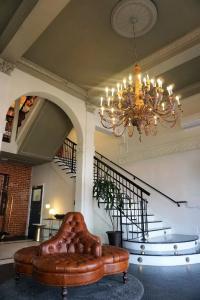 H by H Hospitality - 13