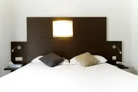 Hôtel Kyriad La Rochelle Centre Ville - 55