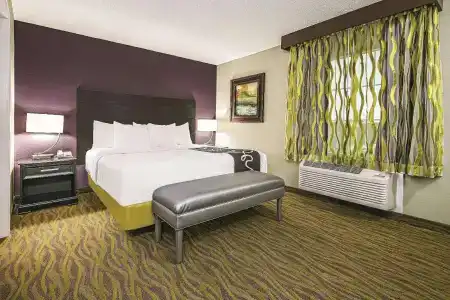 La Quinta by Wyndham Airport - 56