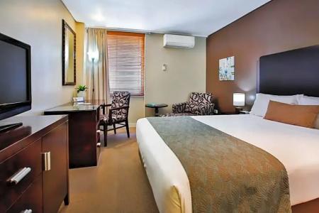 Madison Plaza - 26