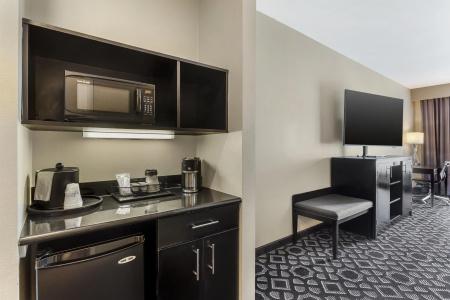 Best Western Plus Inn & Suites - 28