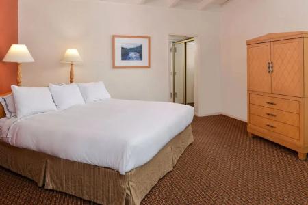 Red Lion Woodlake - 5