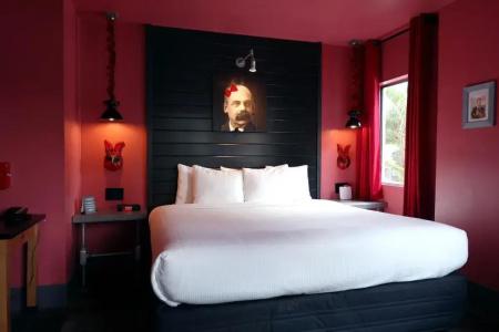 Gaythering - Gay Hotel - All Adults Welcome - 50