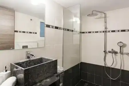 Nicholas Point and Rooms - 165