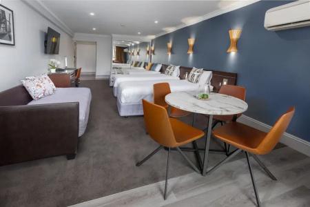 Hyde Park Inn - 84