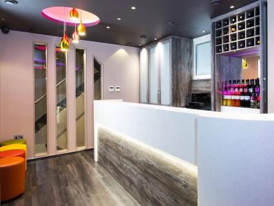 London Court - 12