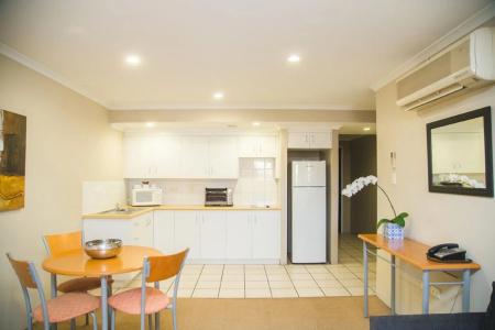 Cosmopolitan & Serviced Apartments - 20