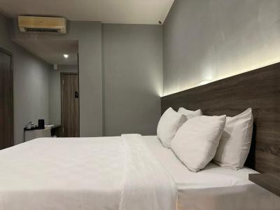 Stark Boutique and Spa - 29
